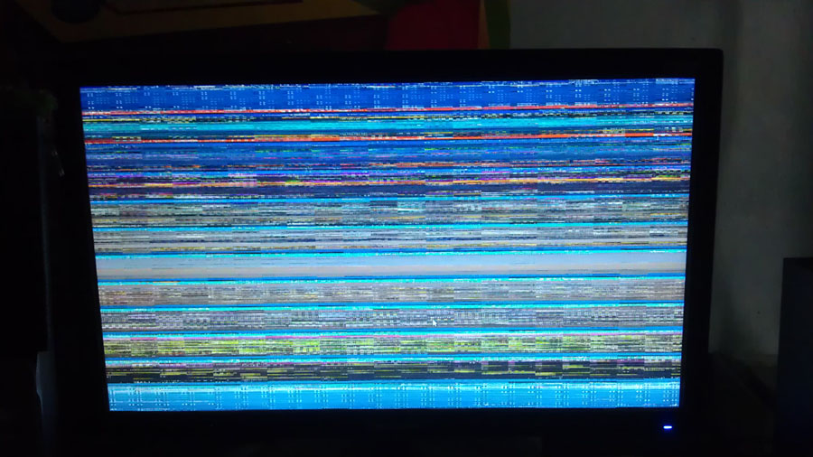 Lỗi màn hình laptop bị nhiễu 