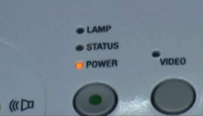 Lỗi máy chiếu báo đèn lamp đỏ nhấp nháy 